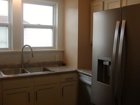 3rd image of 76 Mansfield Ave