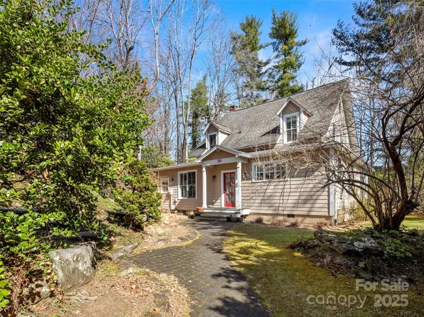 301 Woodbyne Ave, Laurel Park, NC 28739