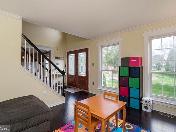 5th image of 45 Pin Oaks Dr