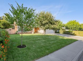 2132 E Hillcrest Ave, Visalia, CA 93292