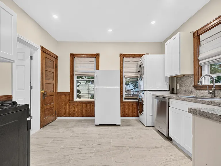 45 Edwin St #2 — Photo 3