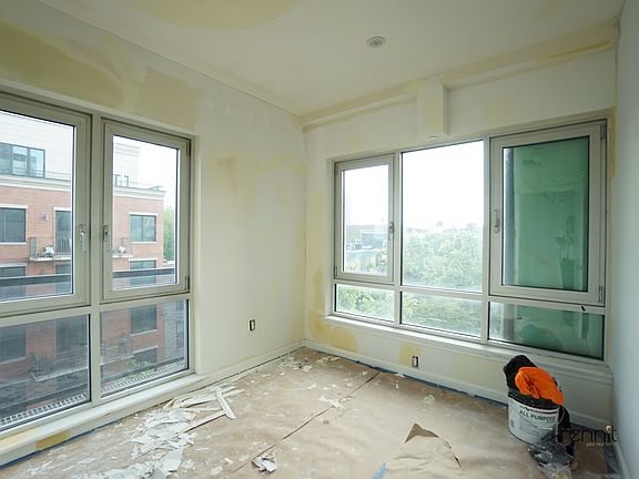 3rd image of 287 McGuinness Blvd APT 4B