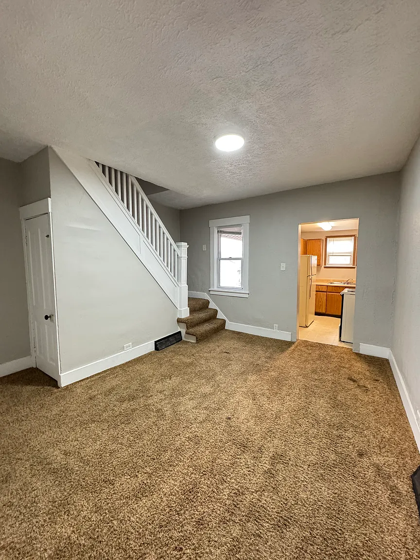 527 North Ave photo 1