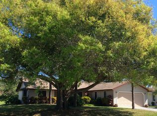 201 Bunker Rd, Rotonda West, FL 33947