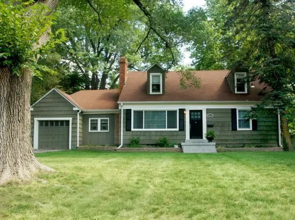 2512 Somerset Dr, Leawood, KS 66206