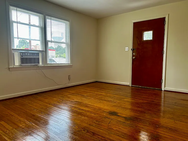 714 Mayflower Dr #B — Photo 2
