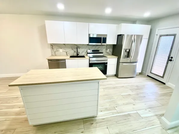 6061 N Falls Circle Dr #7, Fort Lauderdale, FL 33319