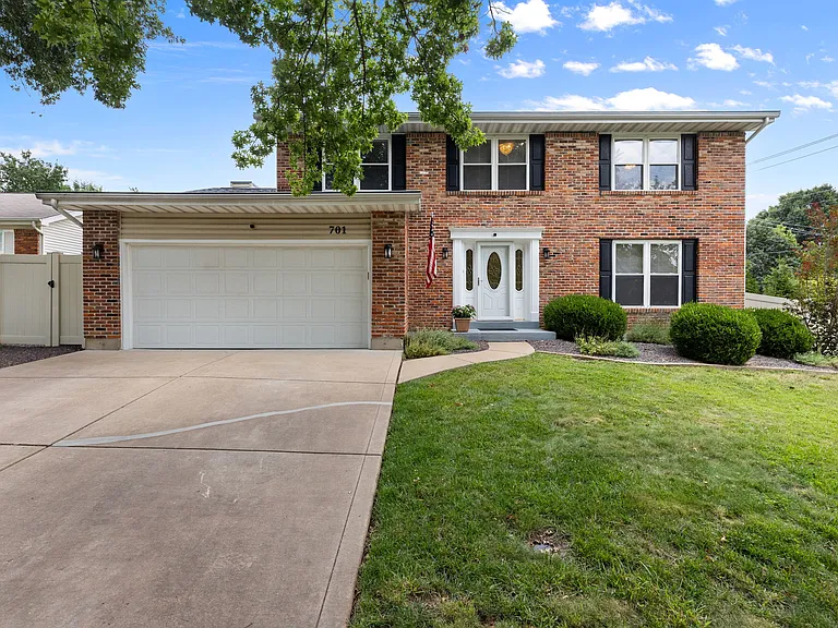 701 Oak Run Ln — Photo 1