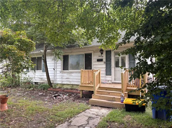 32 Dwight Rd, Newport News, VA 23601