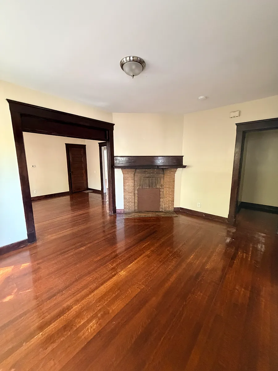 Building Photo - 726 Elm St #A