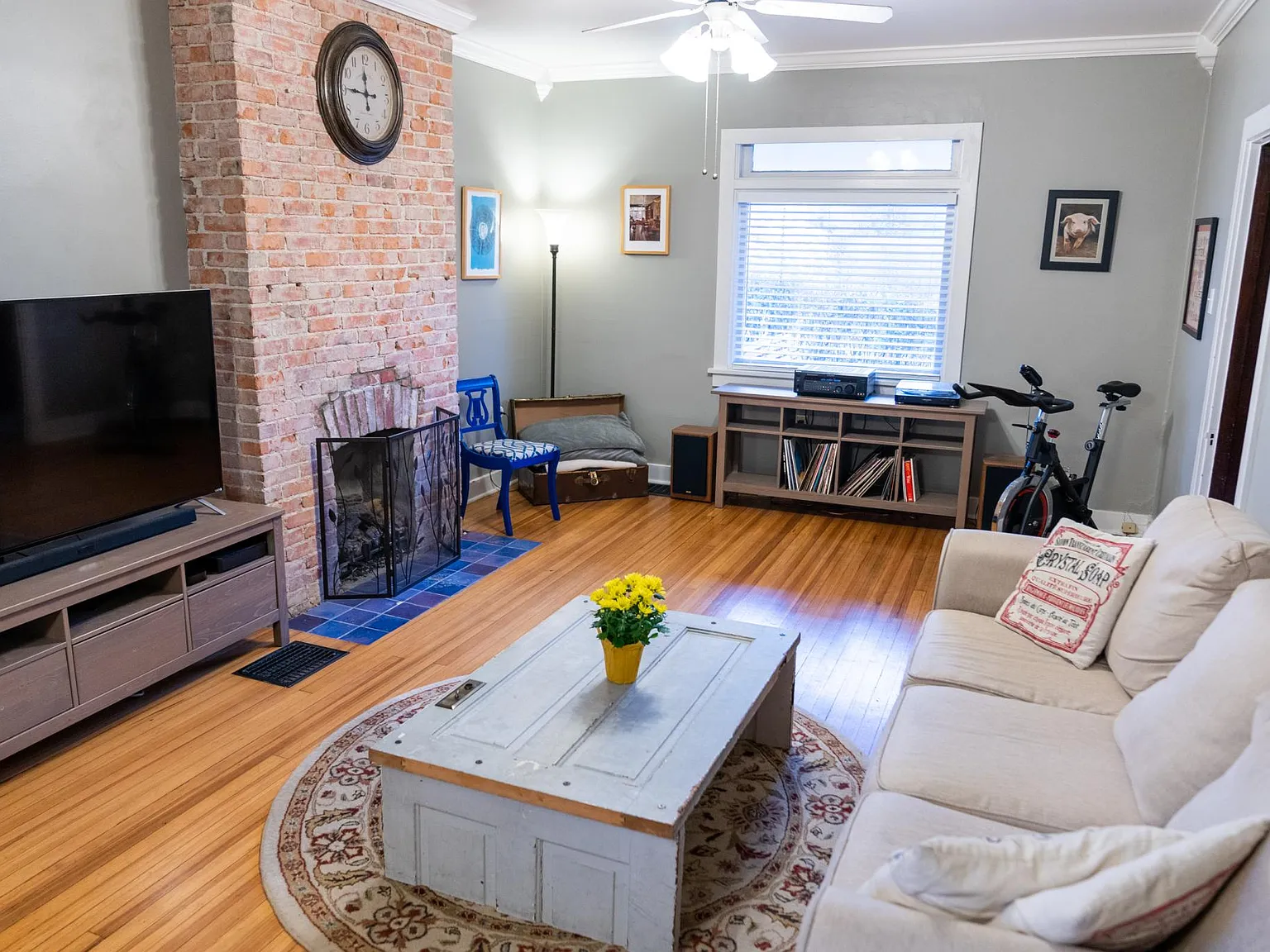 4 bed, 1983 sqft, $2,200 — Photo 2