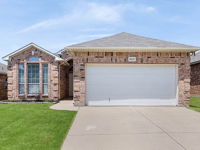 4037 Martinsburg Dr — Photo 2