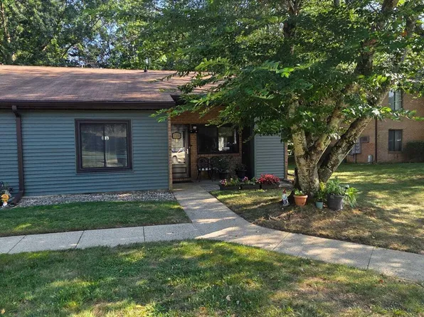 234 Medford Court #D, Manalapan, NJ 07726