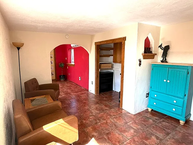 104 Avenida De Velasquez — Photo 10