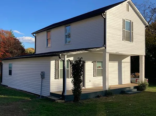 429 N Main St, Chatham, VA 24531