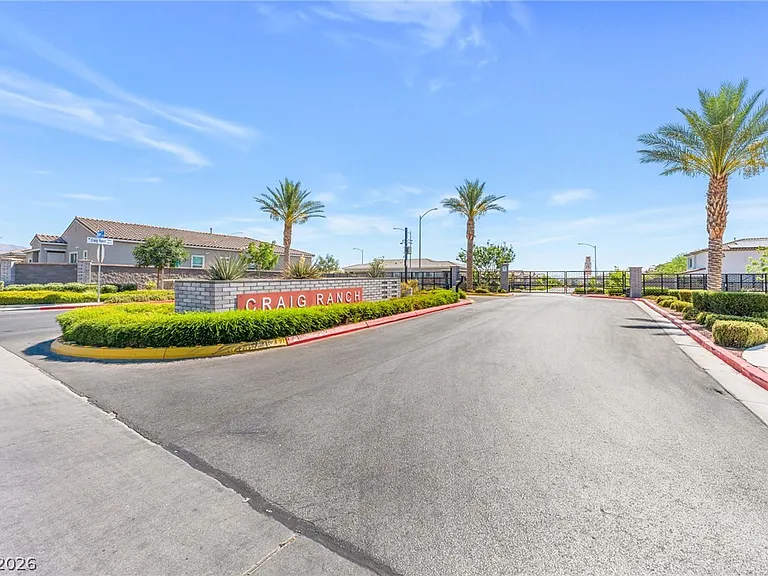 1002 Solemn Cactus Ave — Photo 23