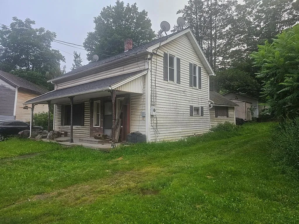 409 Front St photo 1