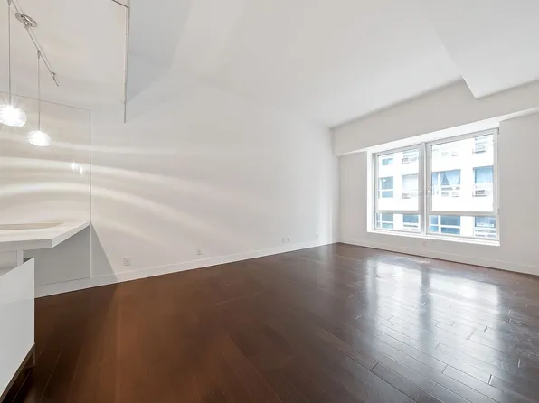 111 Fulton St APT 521, New York, NY 10038