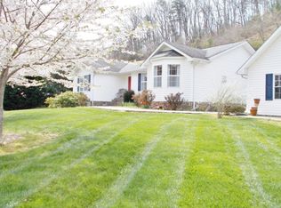 1033 Toot Hollow Rd, Bryson City, NC 28713