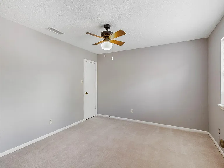 22418 Prince George St — Photo 34