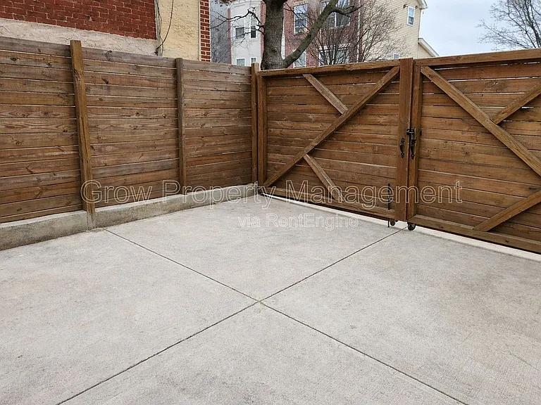 623 W Oxford St #1 — Photo 10