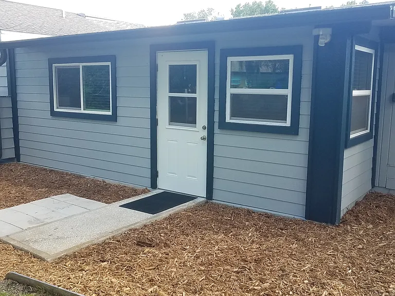 Magnolia St — Photo 1
