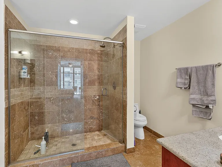 525 Kedzie St — Photo 78