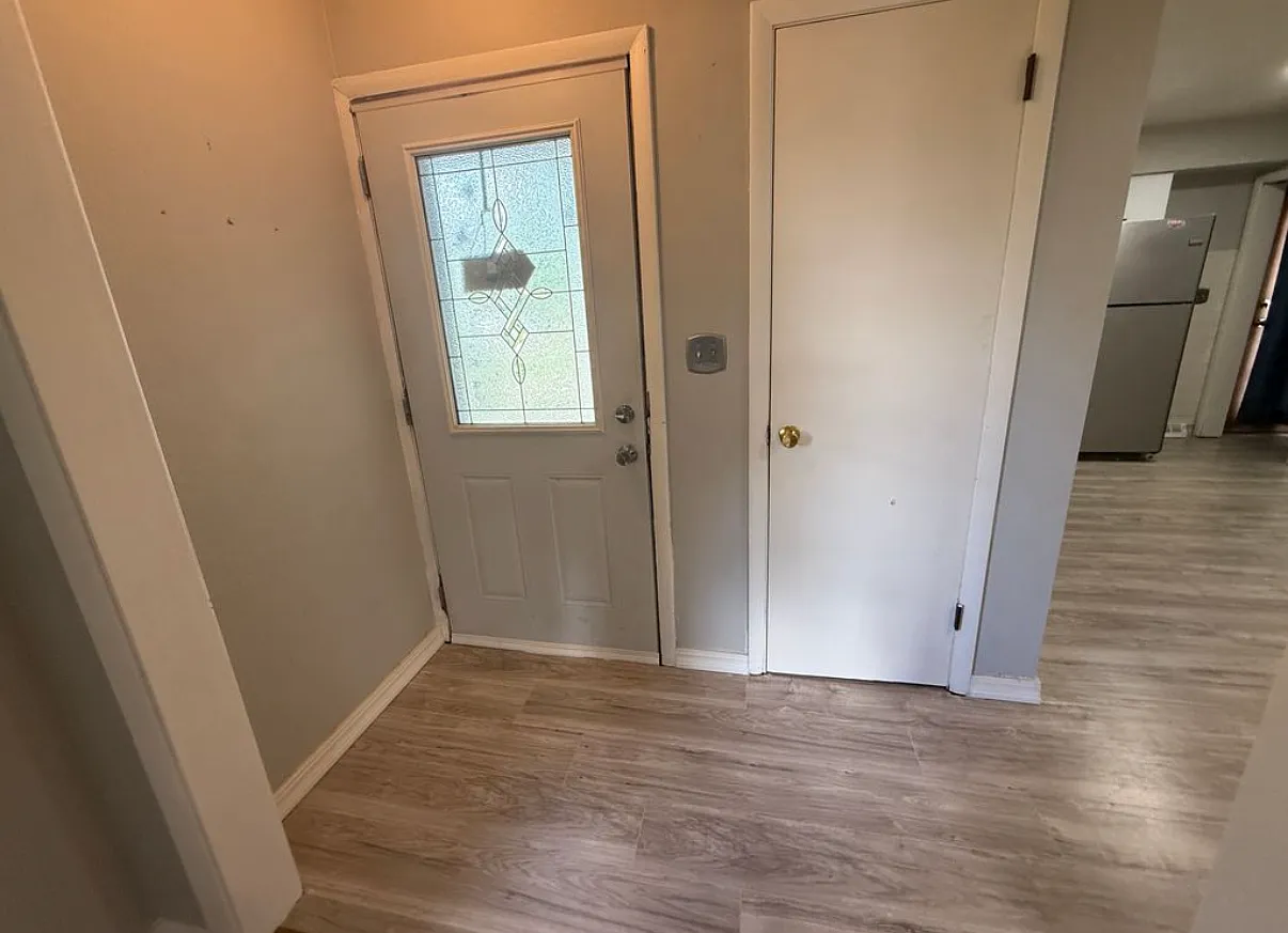 4 bed, 1037 sqft, $2,200 — Photo 3