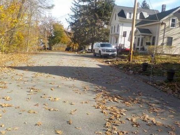 Exterior Neighborhood (street photo)