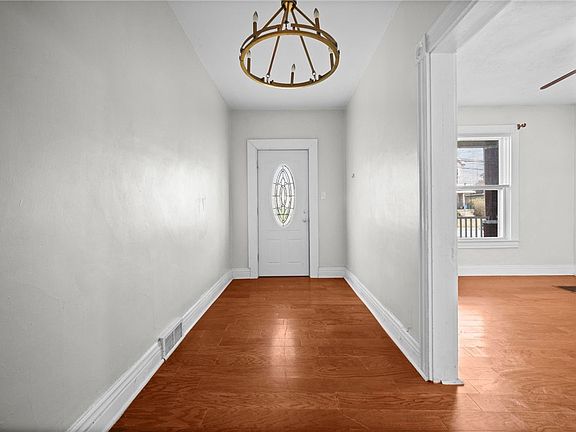 3rd image of 319 Glenn Ave