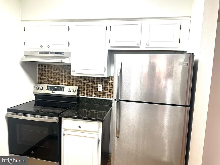 4901 Ravens Crest Dr — Photo 6