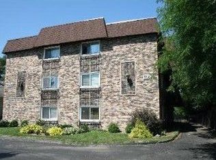 5520 Belmont Rd APT 3A, Downers Grove, IL 60515