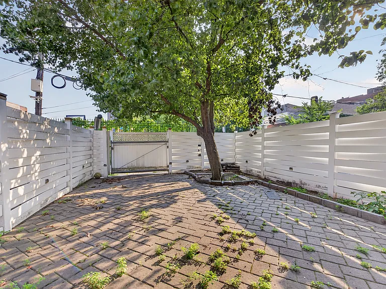 13 Bentley Ave #2 — Photo 31