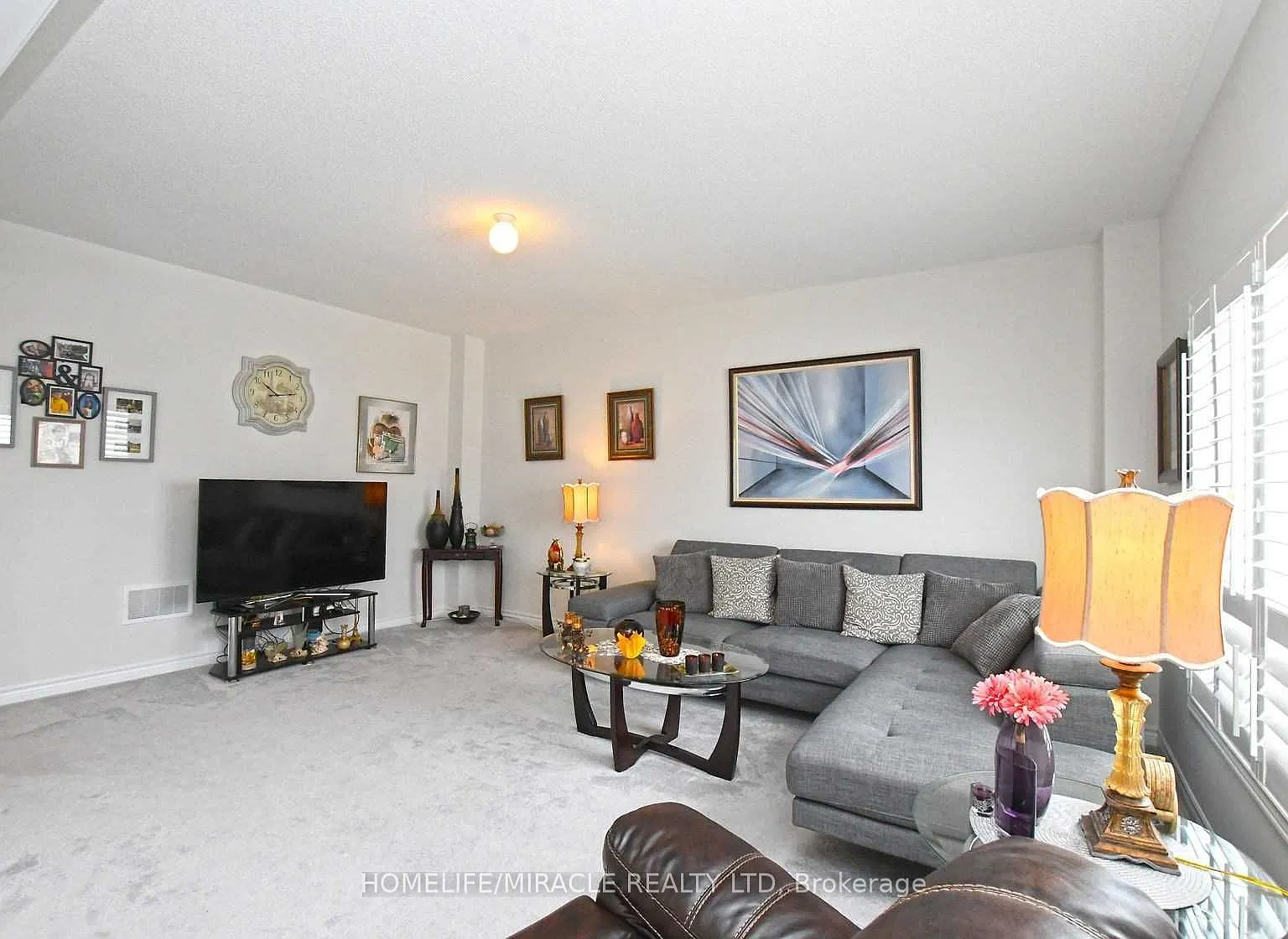 5 bed, $2,900 — Photo 2