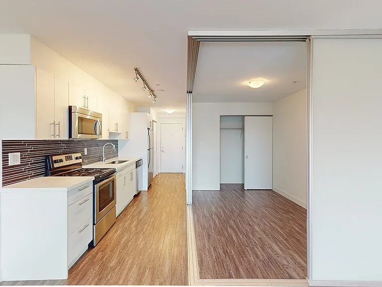2215 Hastings St E — Photo 9