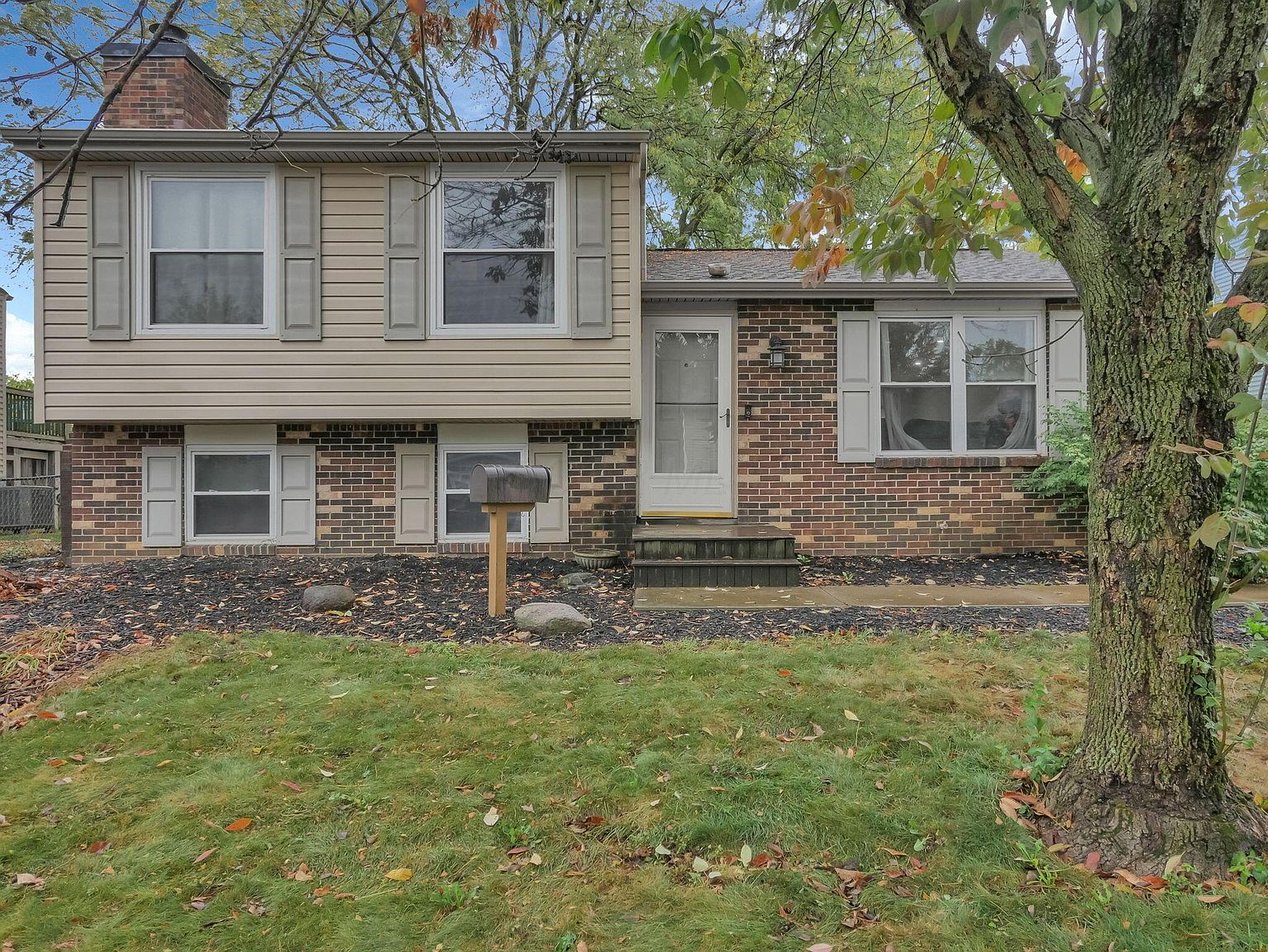 Listing photo 1 for 2272 Topaz Dr