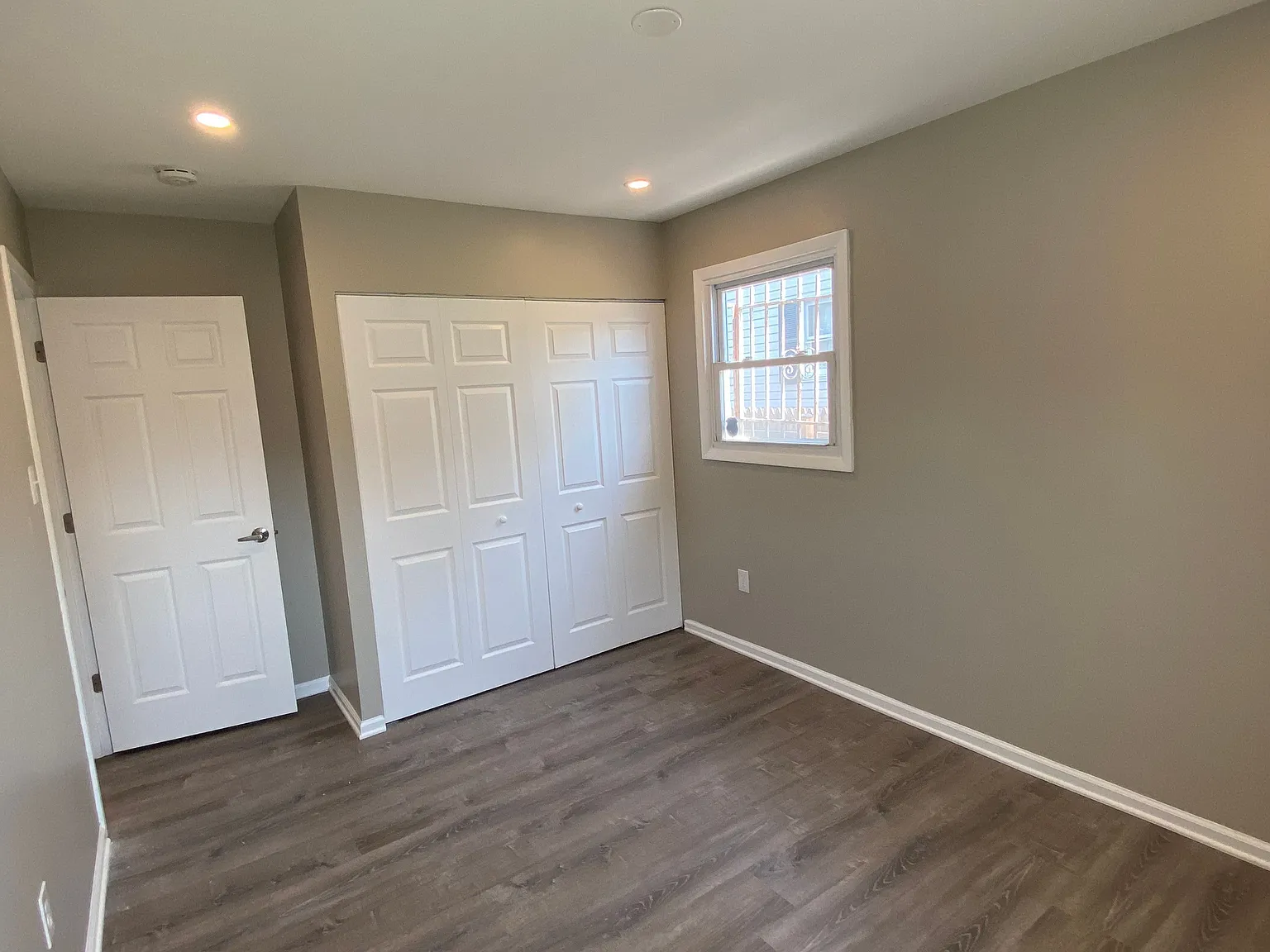 3 bed, 1.0 bath, 942 sqft, $2,350 — Photo 3