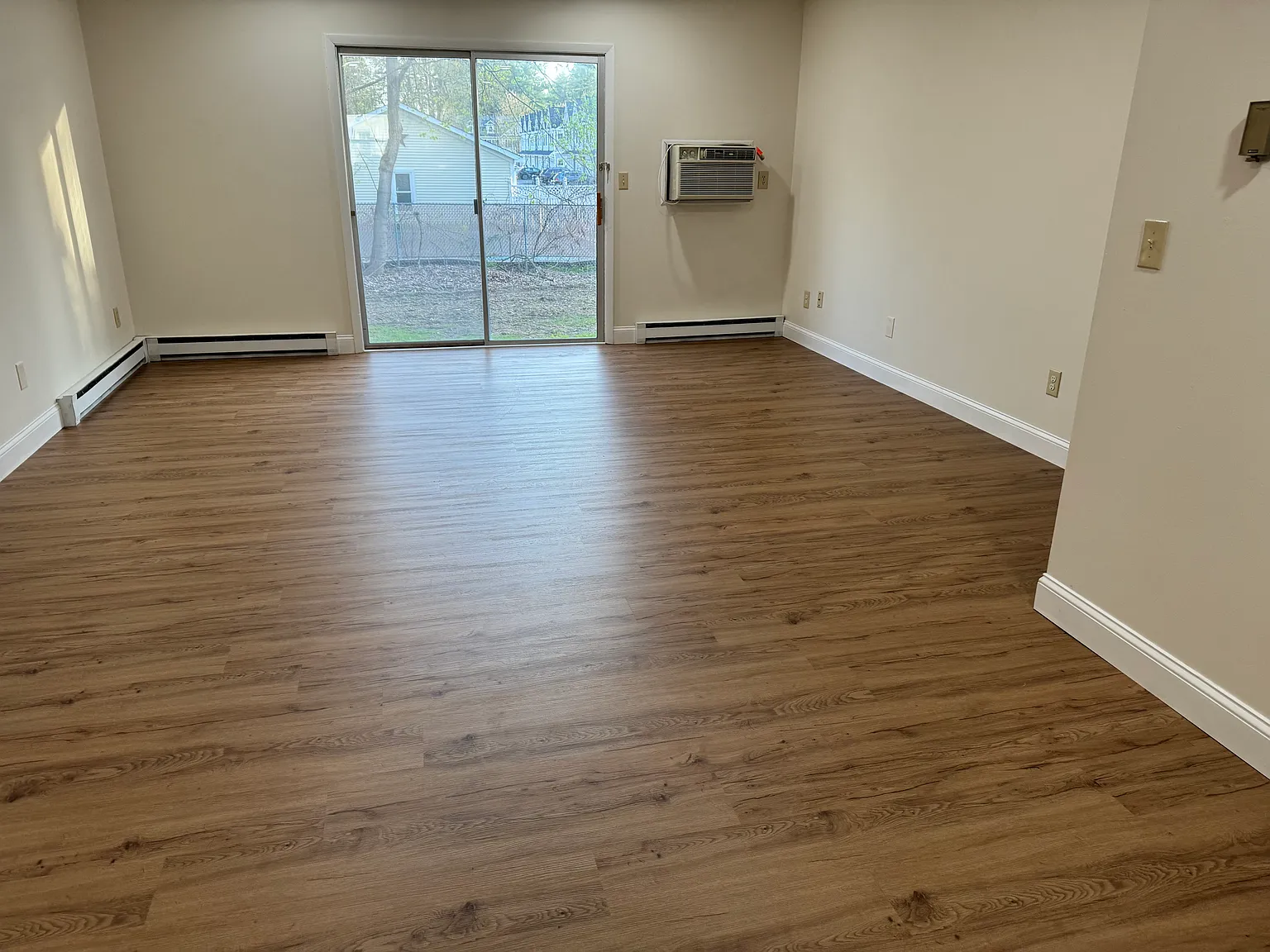 2 bed, 950 sqft, $1,800 — Photo 3