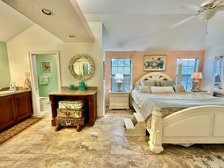 2012 Mistral Ln E — Photo 9