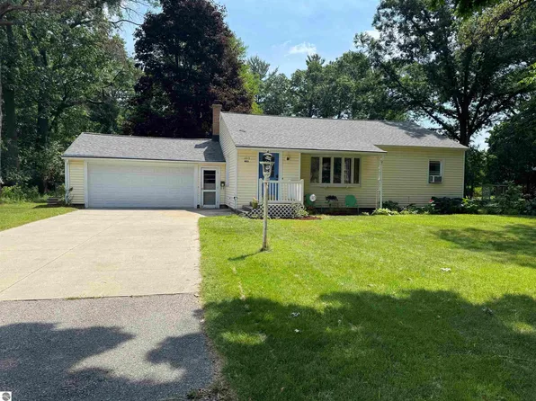 603 Woodland Dr, Traverse City, MI 49686