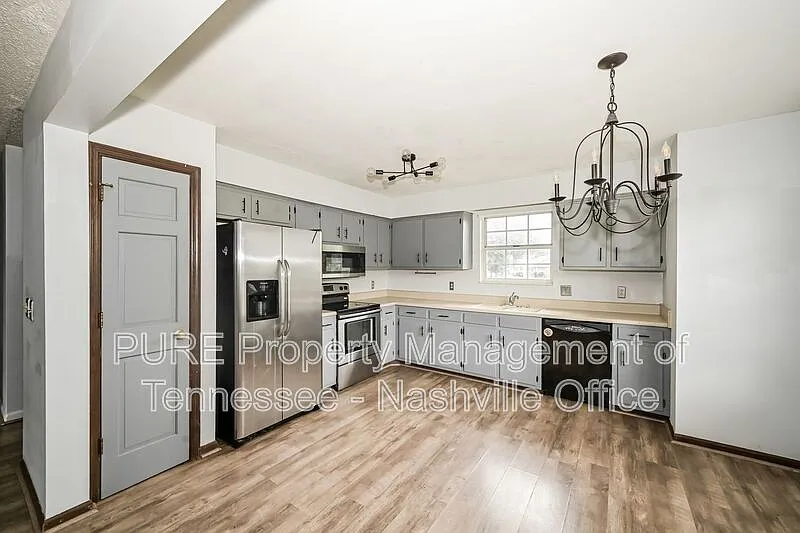 3 bed, 2.0 bath, 1480 sqft, $1,899 — Photo 2