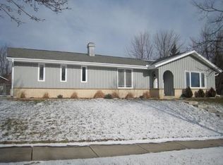 438 Hillview Cir, Waukesha, WI 53188