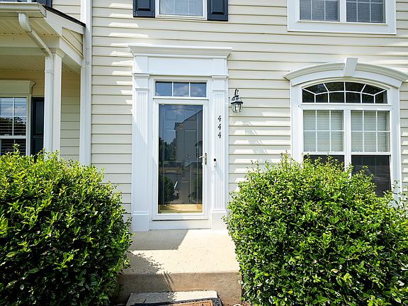 2nd image of 444 Kingscote Ln