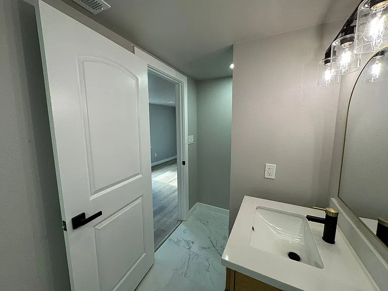 3919 Elysian St #4 — Photo 8