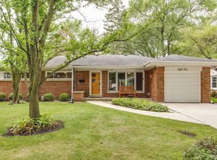 810 S Emerson St, Mount Prospect, IL 60056