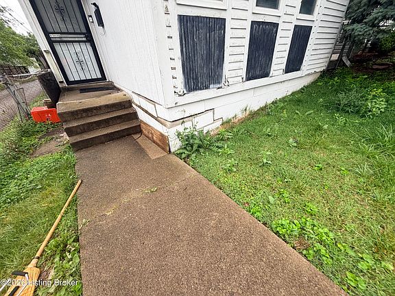 4th image of 1033 E Saint Catherine St