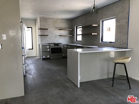 2nd image of 5517 Venice Blvd