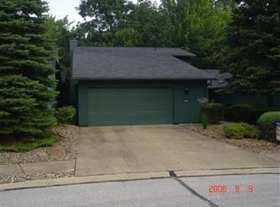 16992 Valley Creek Dr, Strongsville, OH