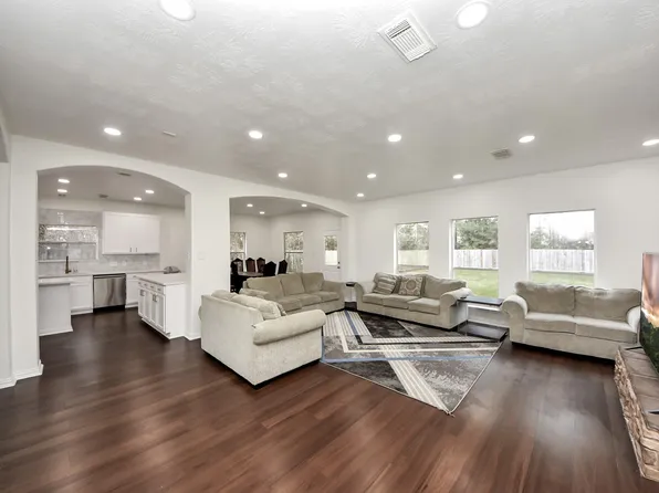 915 Hinsdale, Magnolia, TX 77354