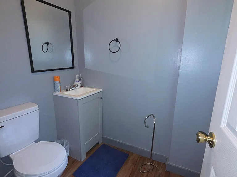 1387 E Jefferson St — Photo 27